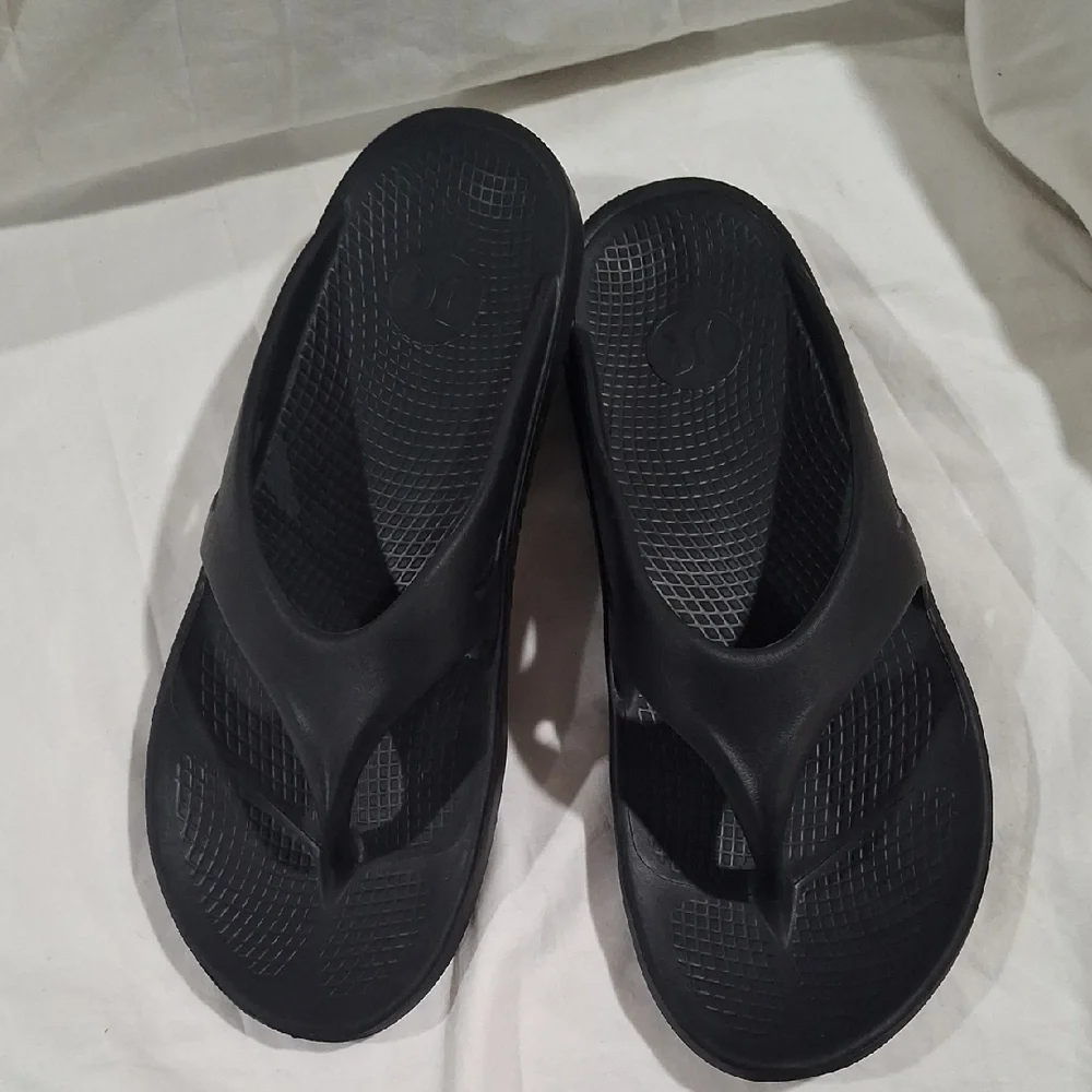 Hurley Women's Black Flip-Flops Size 13